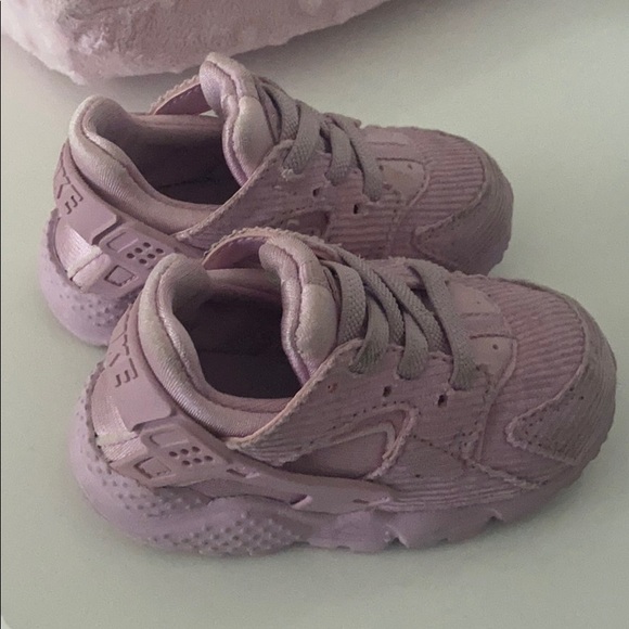 Nike Huarache- Pink Infant Sneakers- size 6C - Picture 3 of 3